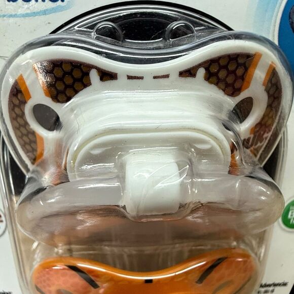 Nuk Pacifiers Orthodontic Silicone 6-18 M Football & Basketball BPA Free New - Picture 4 of 11